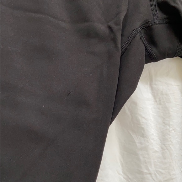 Lululemon size 4 cropped wunder unders - Picture 3 of 4